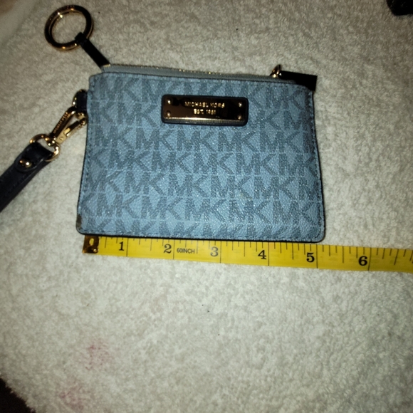 Michael Kors Wristlet With Key Chain Card ID Blue/black monogram - Picture 5 of 6